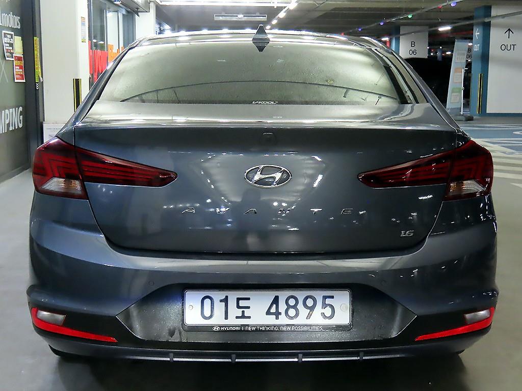 HYUNDAI Avante - Vista 5