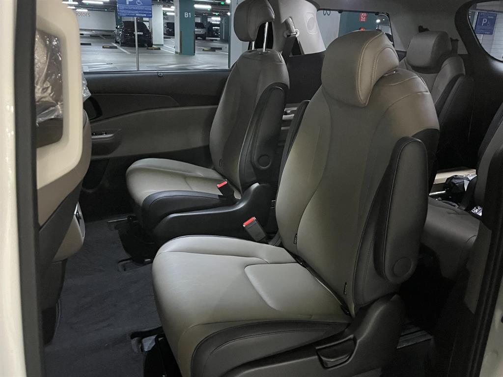 KIA Carnival - Vista 8