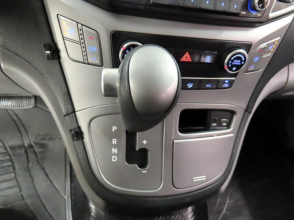 HYUNDAI Starex - Vista 10