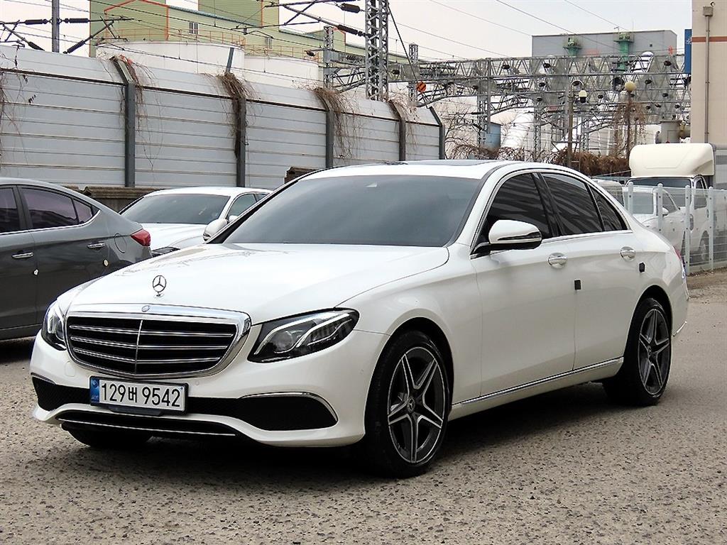 Mercedes Benz E class - Vista 2