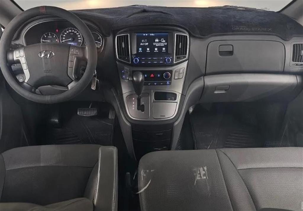 HYUNDAI Starex - Vista 9