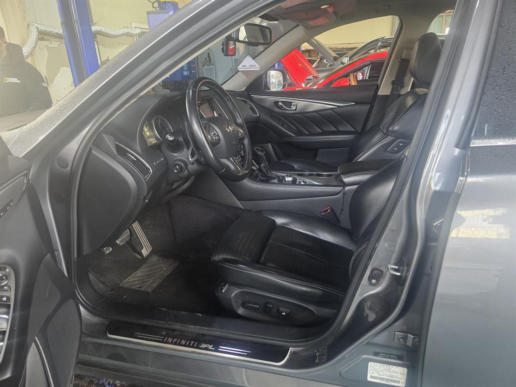 Infiniti Q - Vista 2