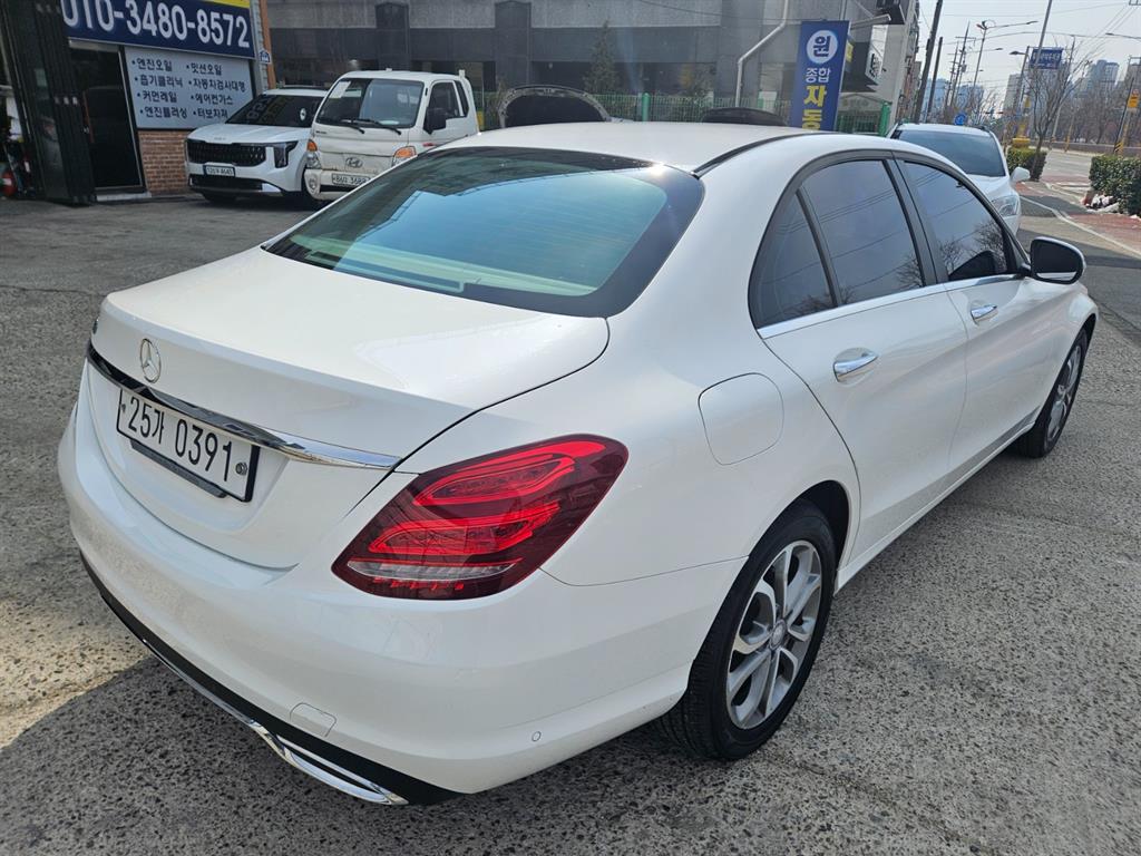 Mercedes Benz C Class - Vista 4