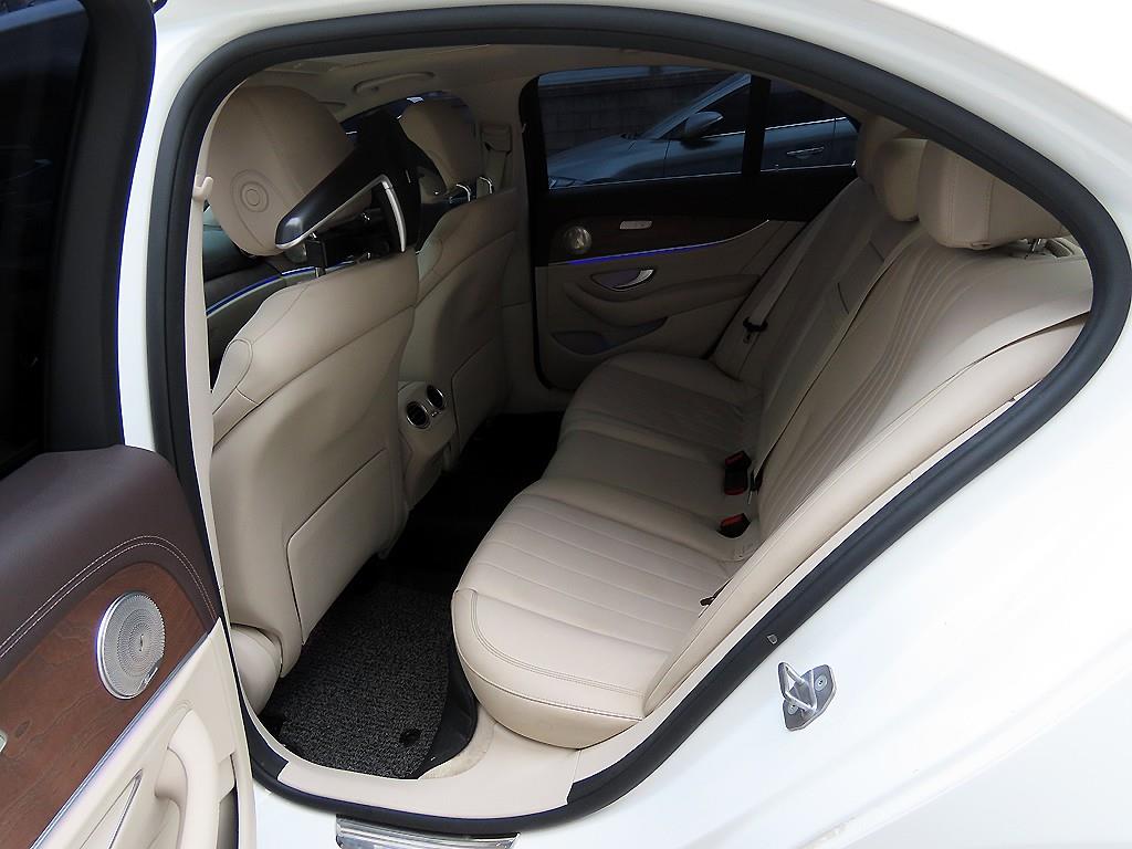 Mercedes Benz E class - Vista 6