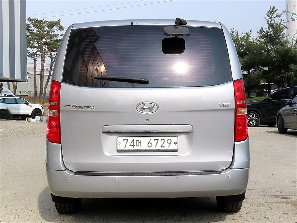 HYUNDAI Starex - Vista 4