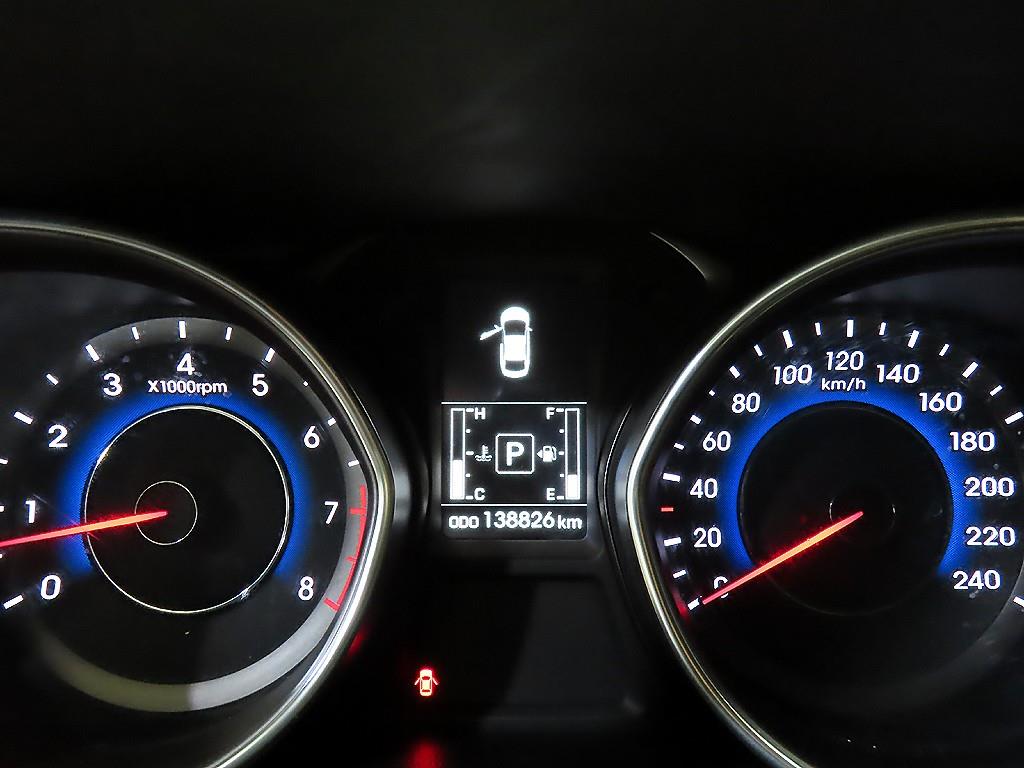 HYUNDAI Avante - Vista 9