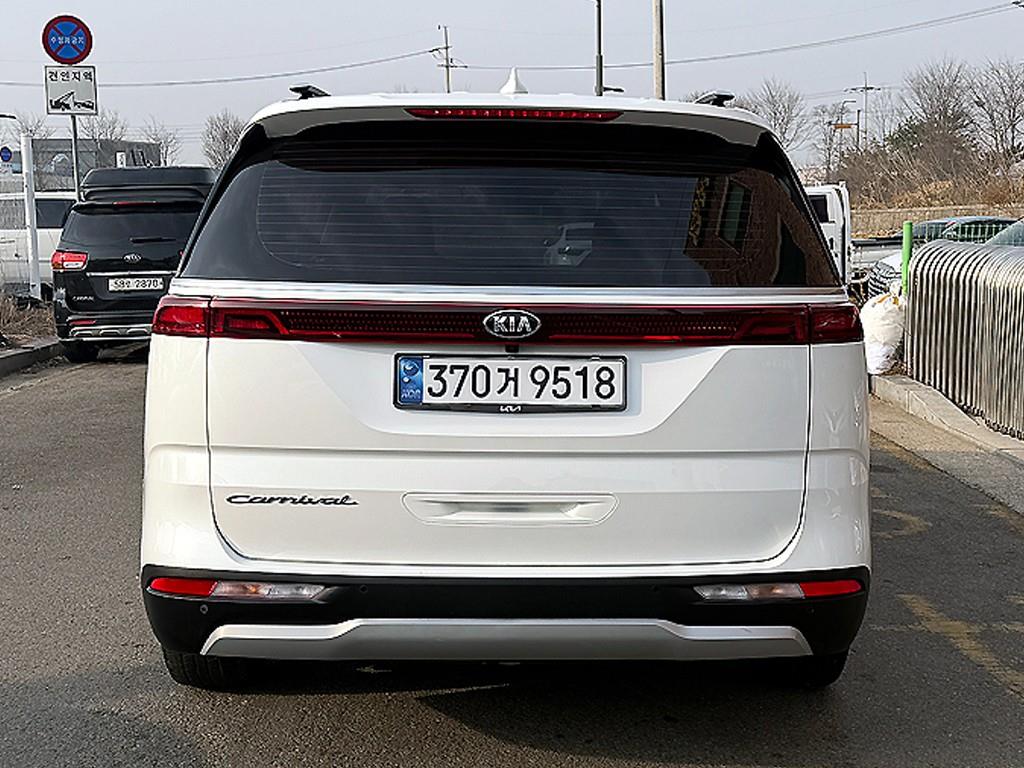 KIA Carnival - Vista 3