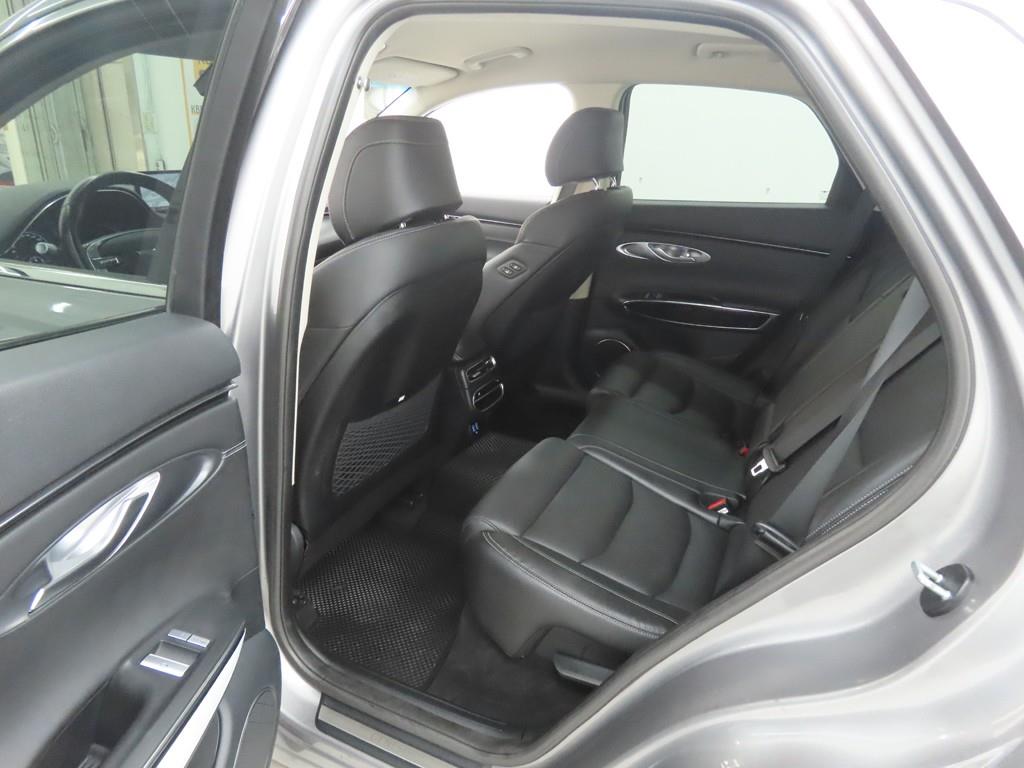 Genesis GV70 - Vista 6