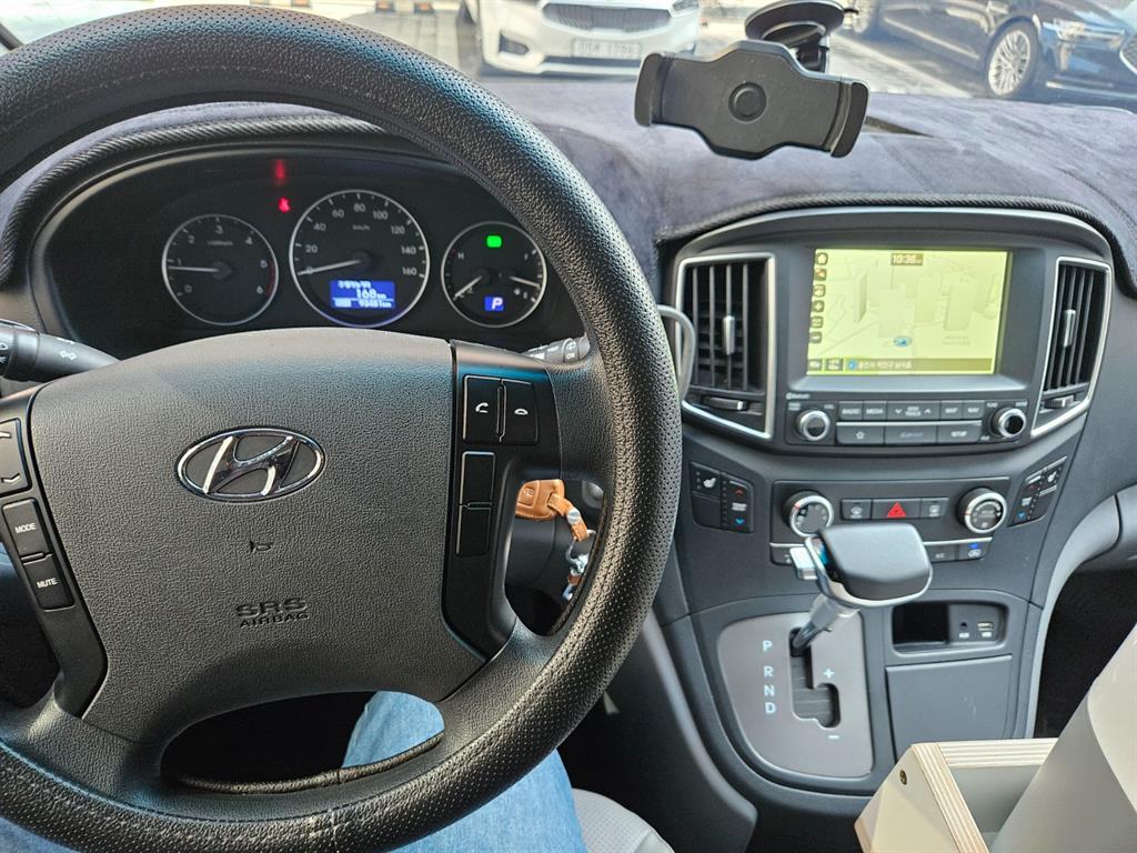 HYUNDAI Starex - Vista 5