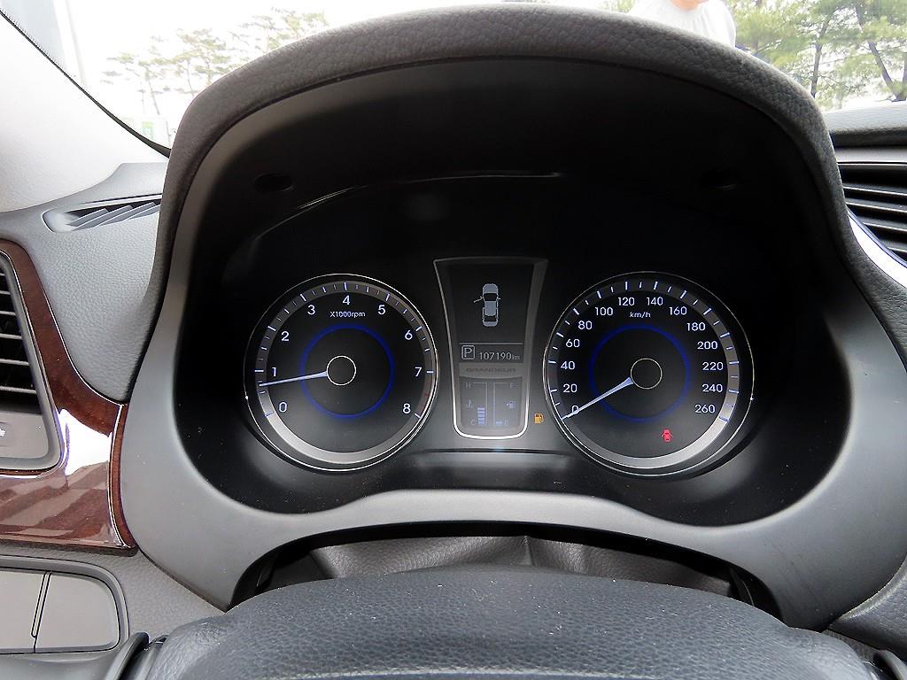 HYUNDAI Grandeur - Vista 9