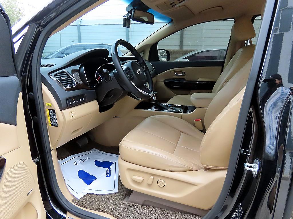 KIA Carnival - Vista 5