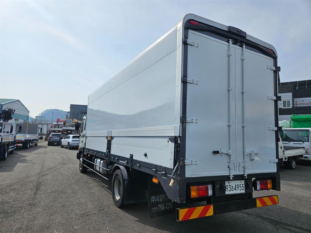 medium and large cargo truck - Vista 4