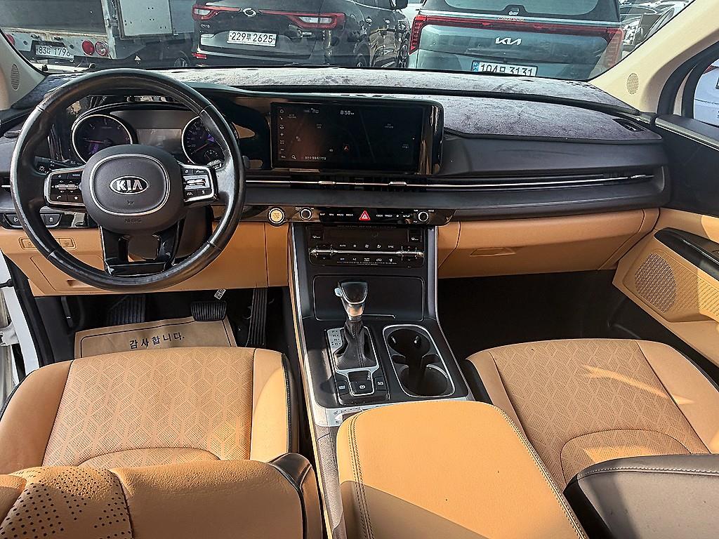 KIA Carnival - Vista 5