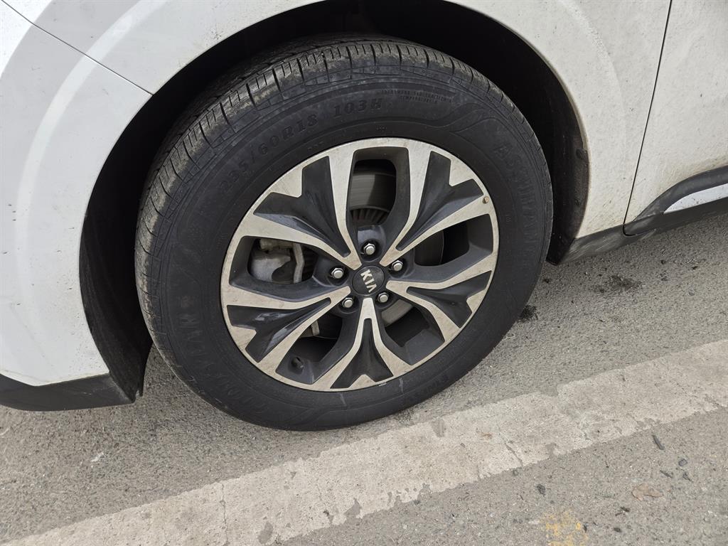 KIA Carnival - Vista 6