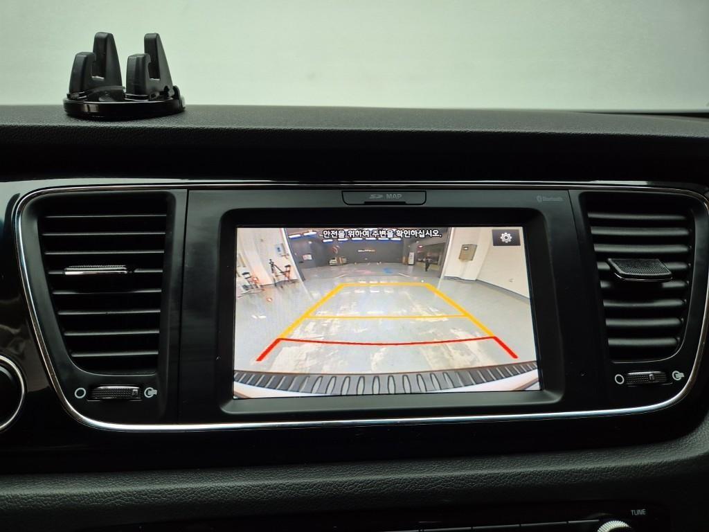 KIA Carnival - Vista 11