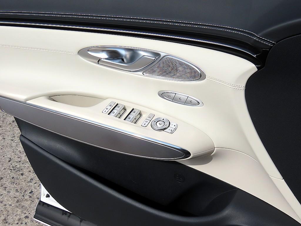 Genesis GV70 - Vista 12