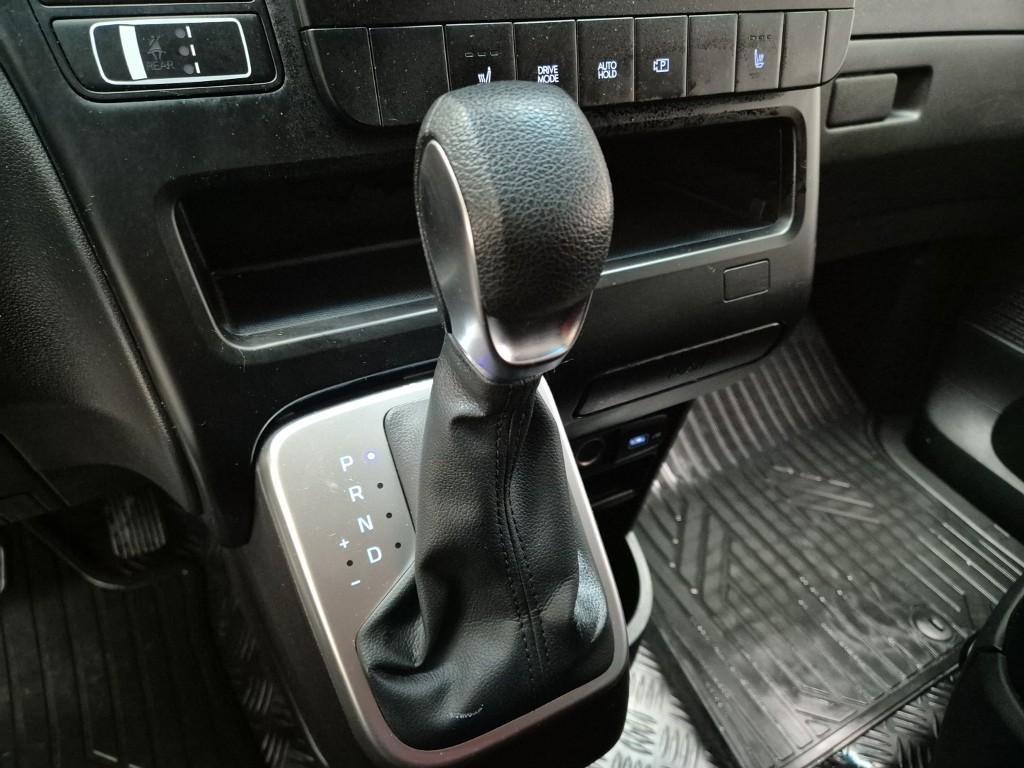 HYUNDAI Staria - Vista 12