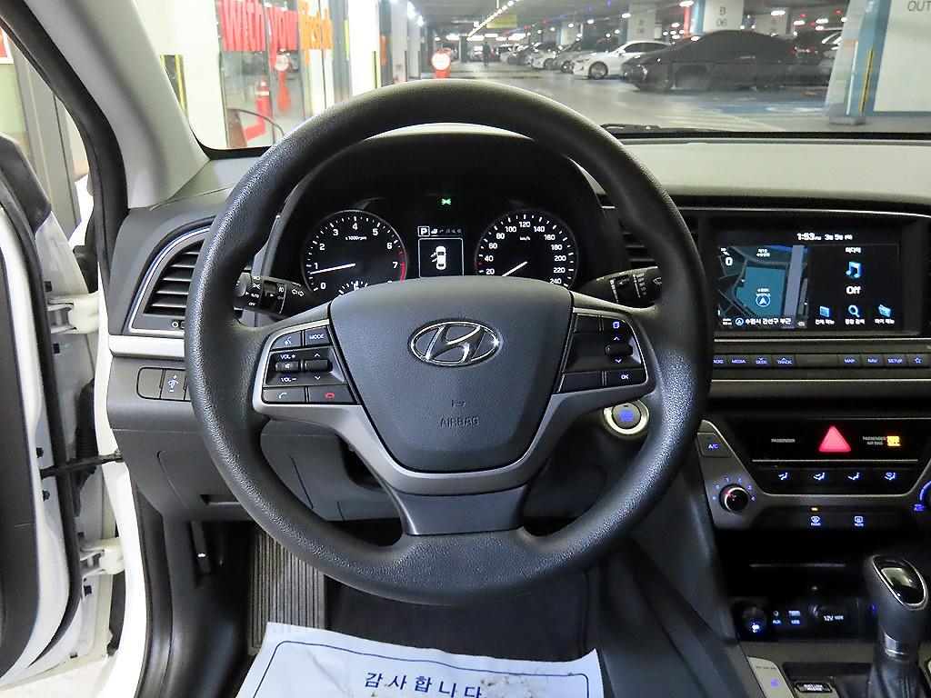 HYUNDAI Avante - Vista 8