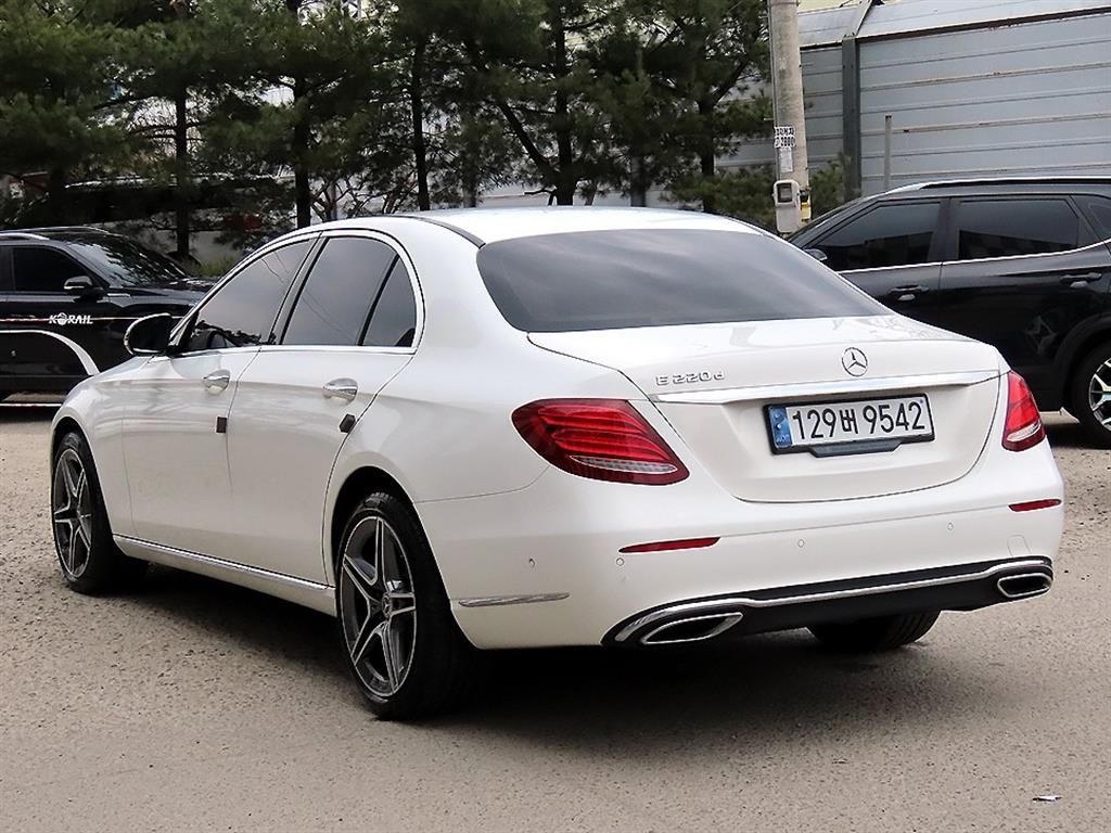 Mercedes Benz E class - Vista 3