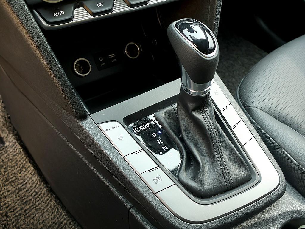 HYUNDAI Avante 2019 Blanco - Importación desde Corea - HF Imports Iquique - Foto 7