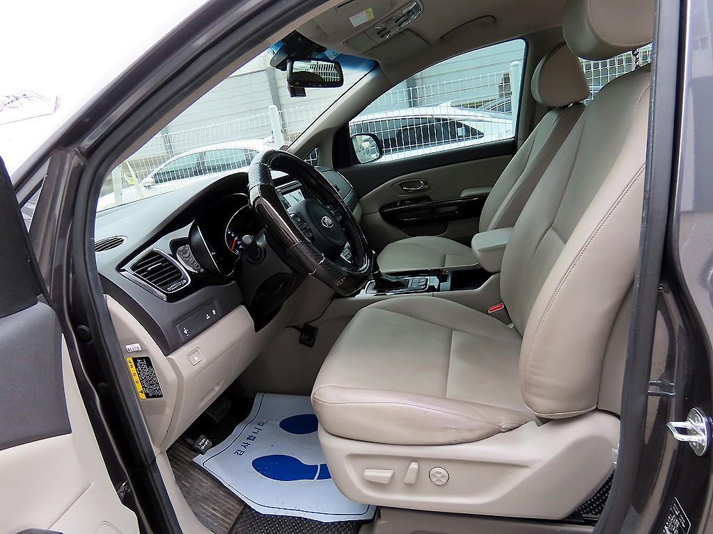 KIA Carnival - Vista 5