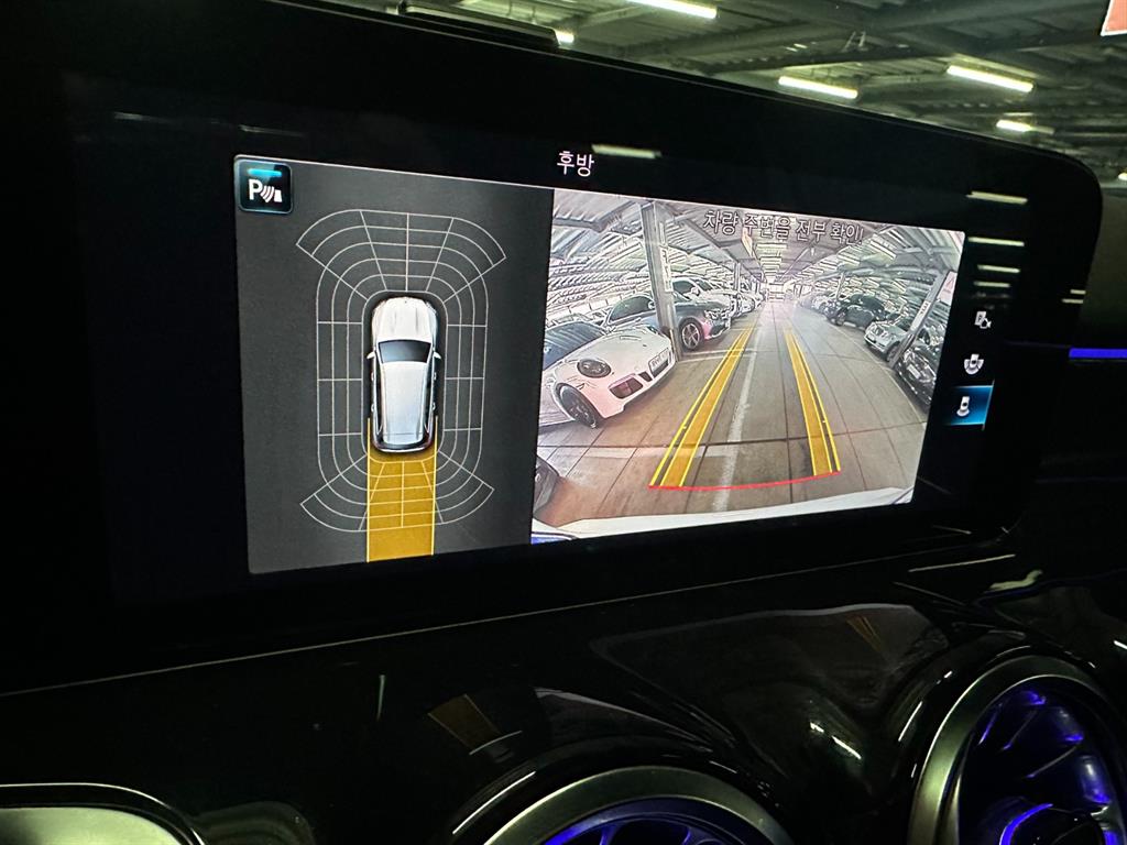 Mercedes Benz GLB Class - Vista 9