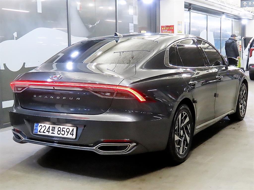 HYUNDAI Grandeur - Vista 4