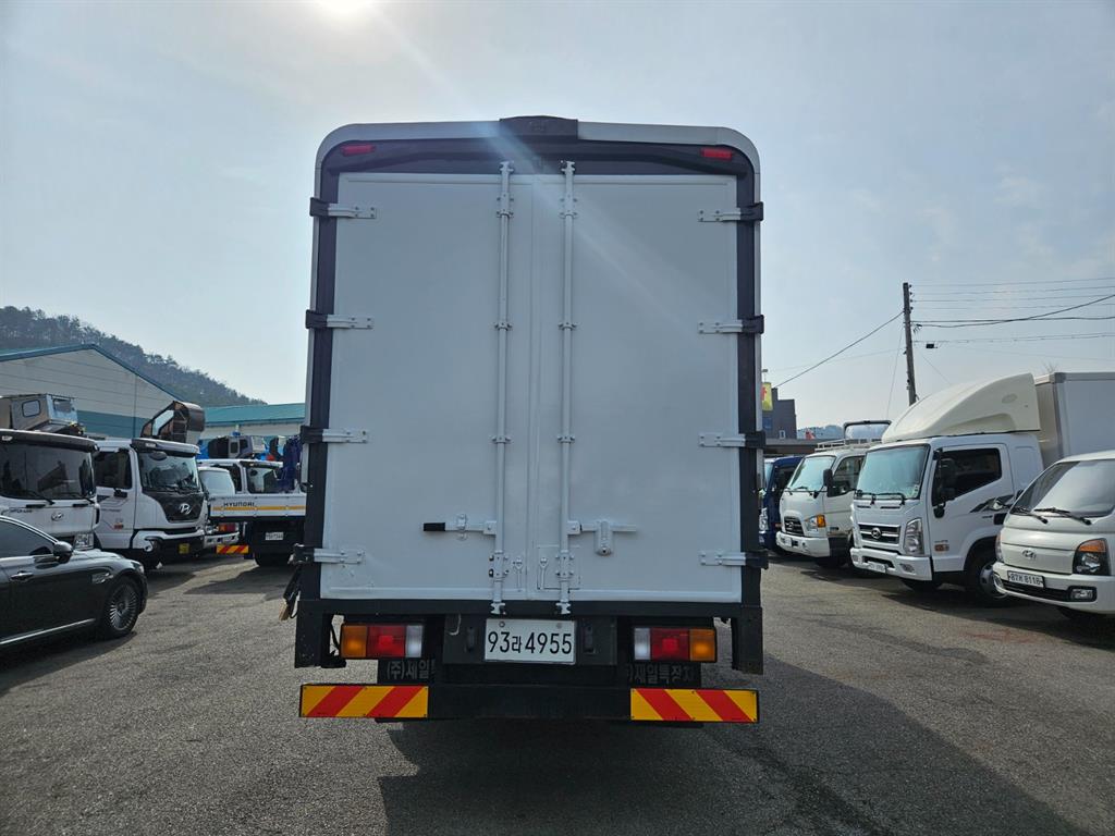 medium and large cargo truck - Vista 6