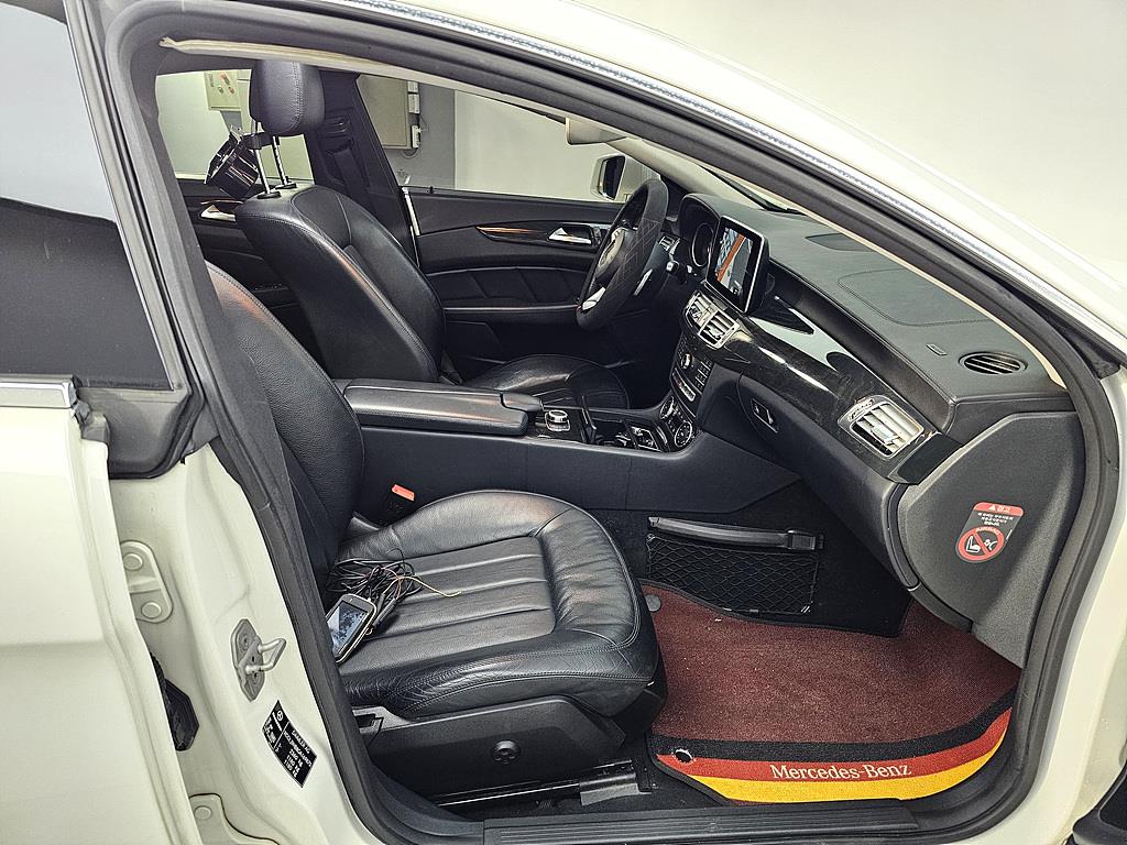 Mercedes Benz CLS Class - Vista 11