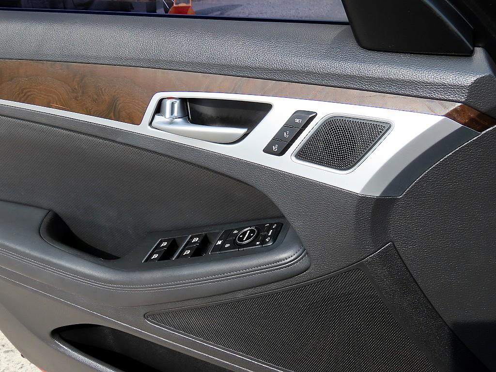 HYUNDAI Genesis - Vista 12