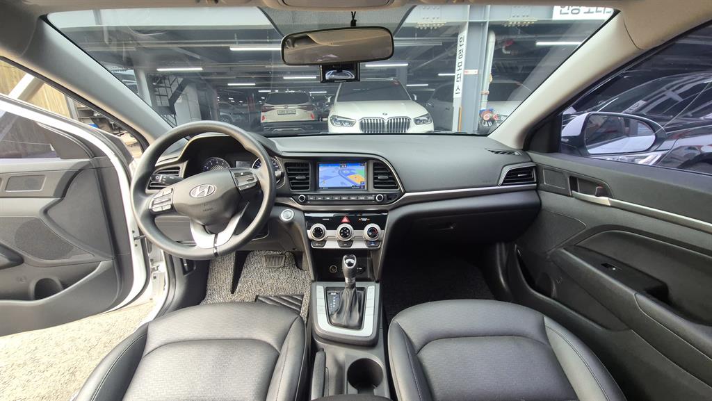 HYUNDAI Avante - Vista 6