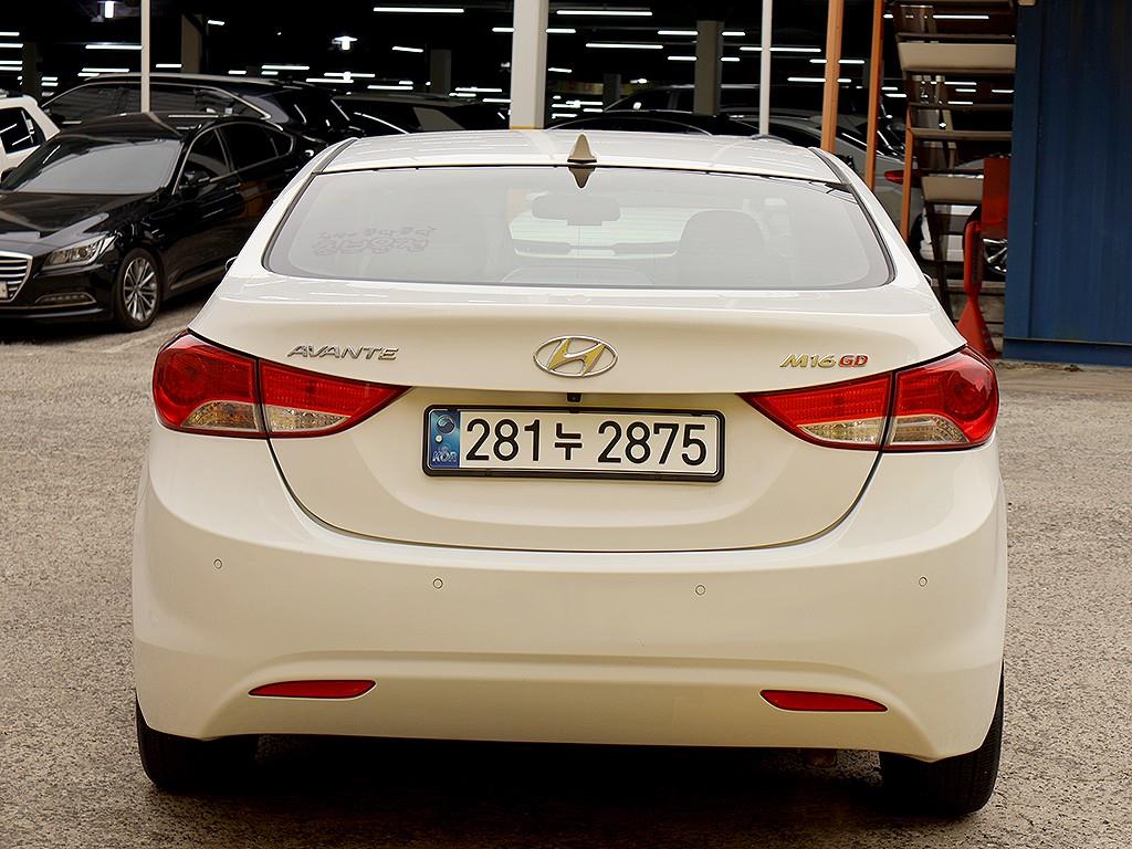 HYUNDAI Avante - Vista 5