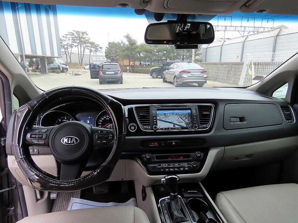 KIA Carnival - Vista 8