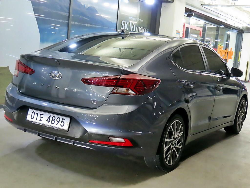 HYUNDAI Avante - Vista 4