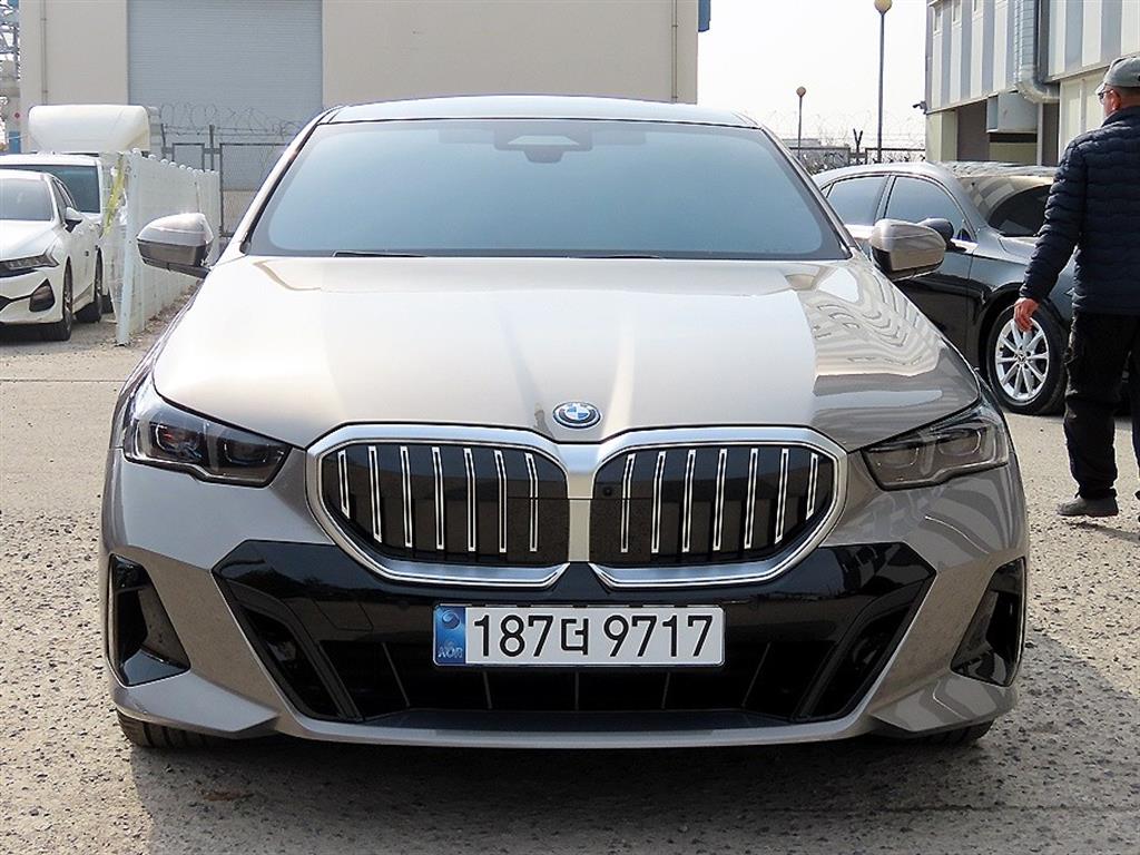 BMW 5 Series 2025 Gris - Importación desde Corea - HF Imports Iquique - Foto 1