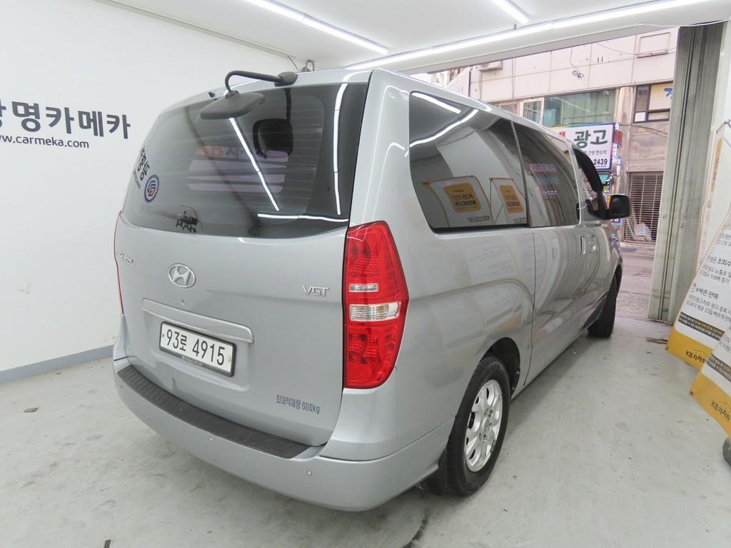 HYUNDAI Starex - Vista 3