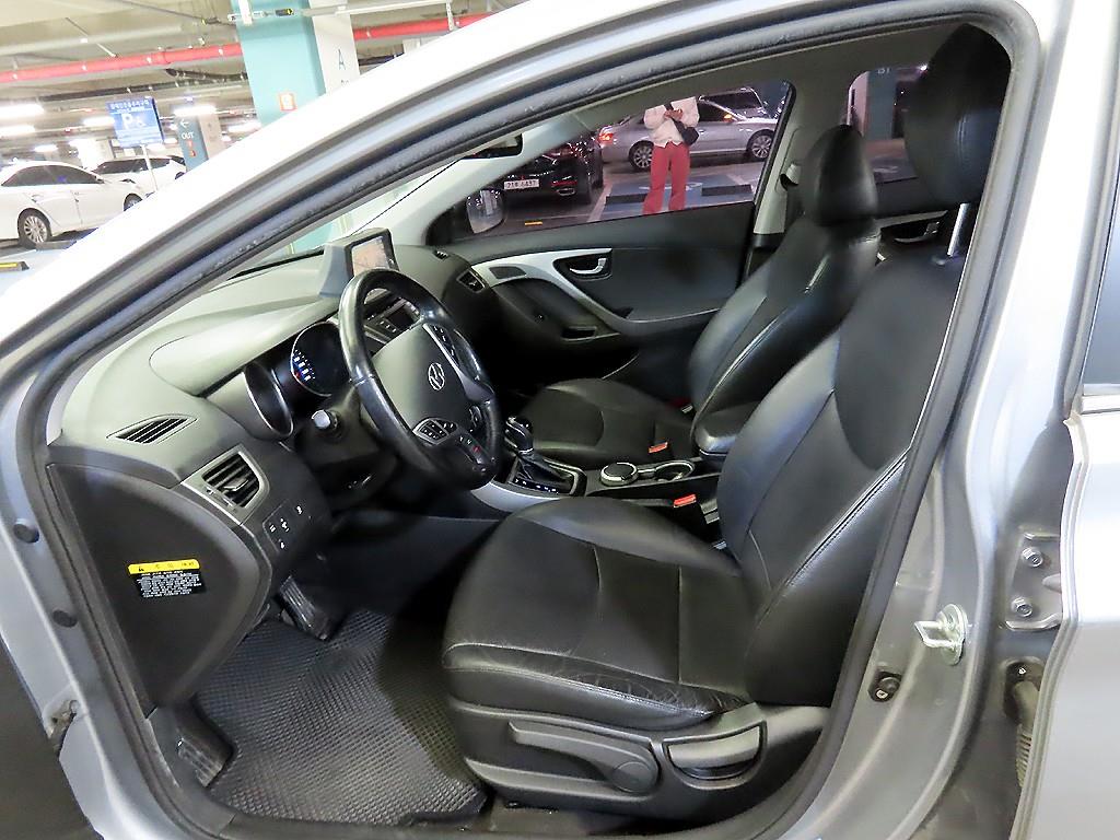 HYUNDAI Avante - Vista 6