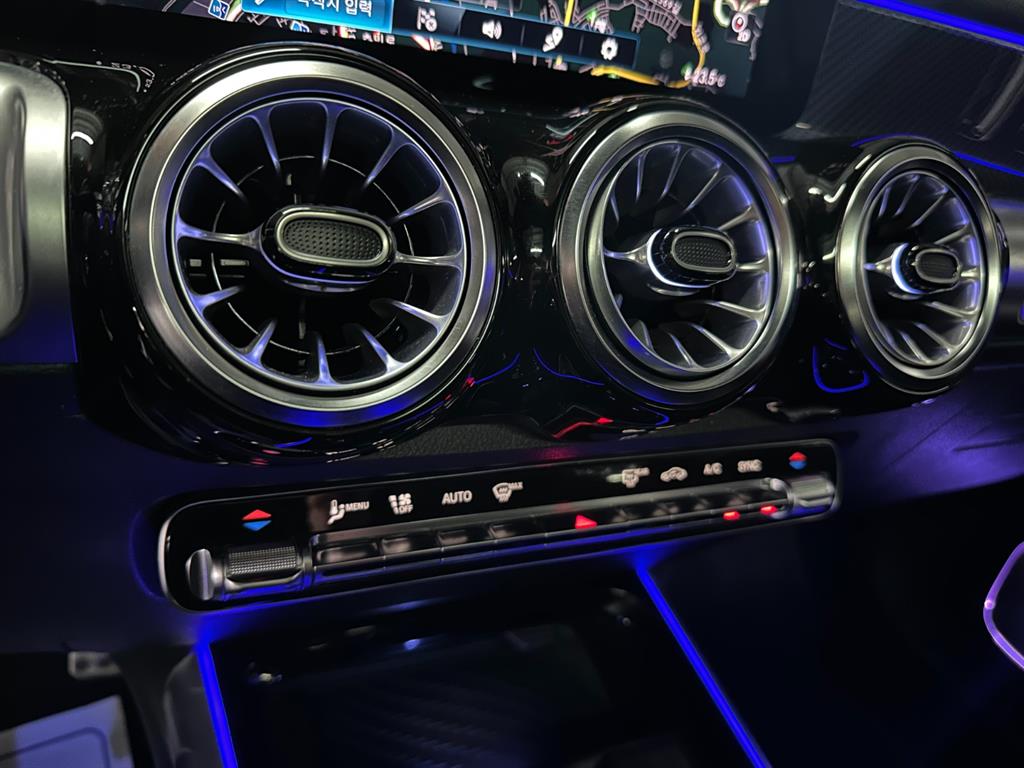 Mercedes Benz GLB Class - Vista 12