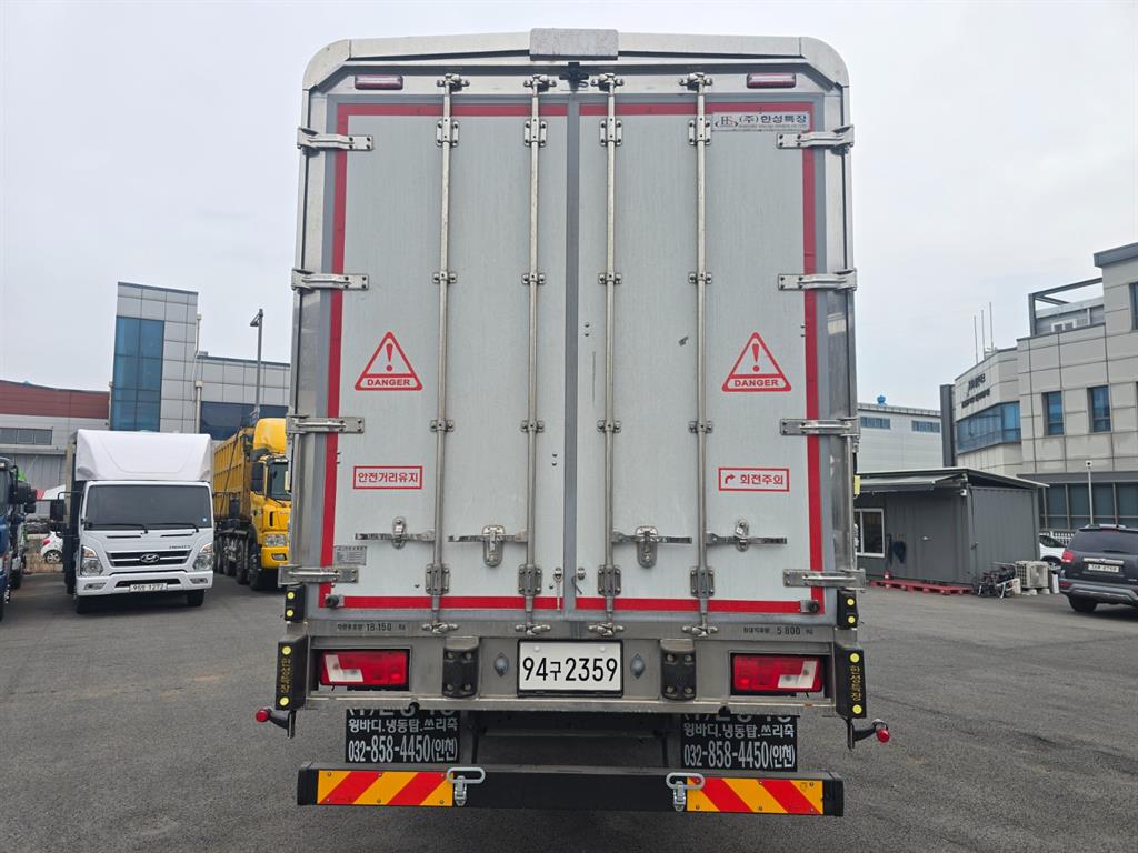 medium and large cargo truck - Vista 5