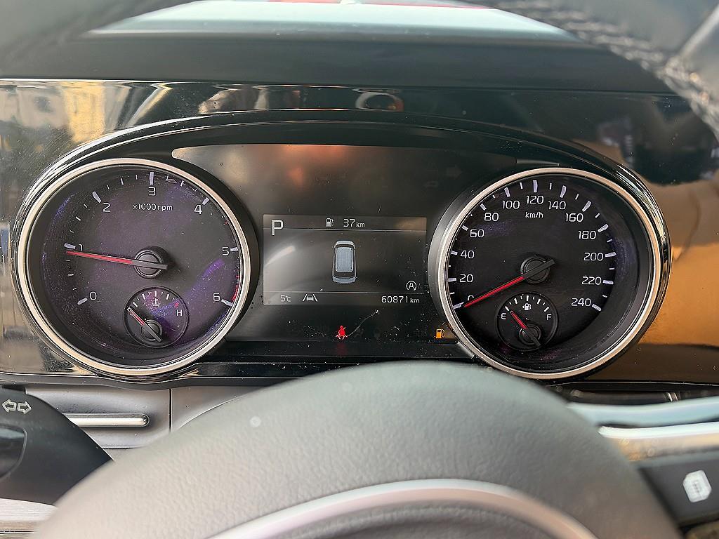 KIA Carnival - Vista 9