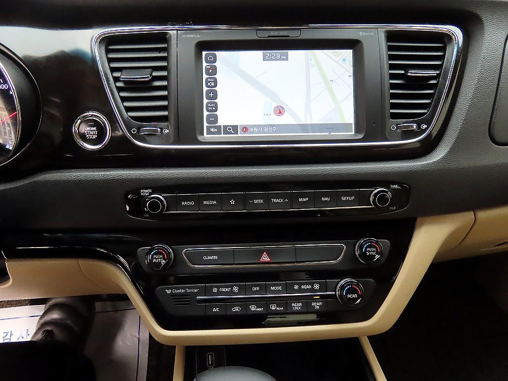 KIA Carnival - Vista 12