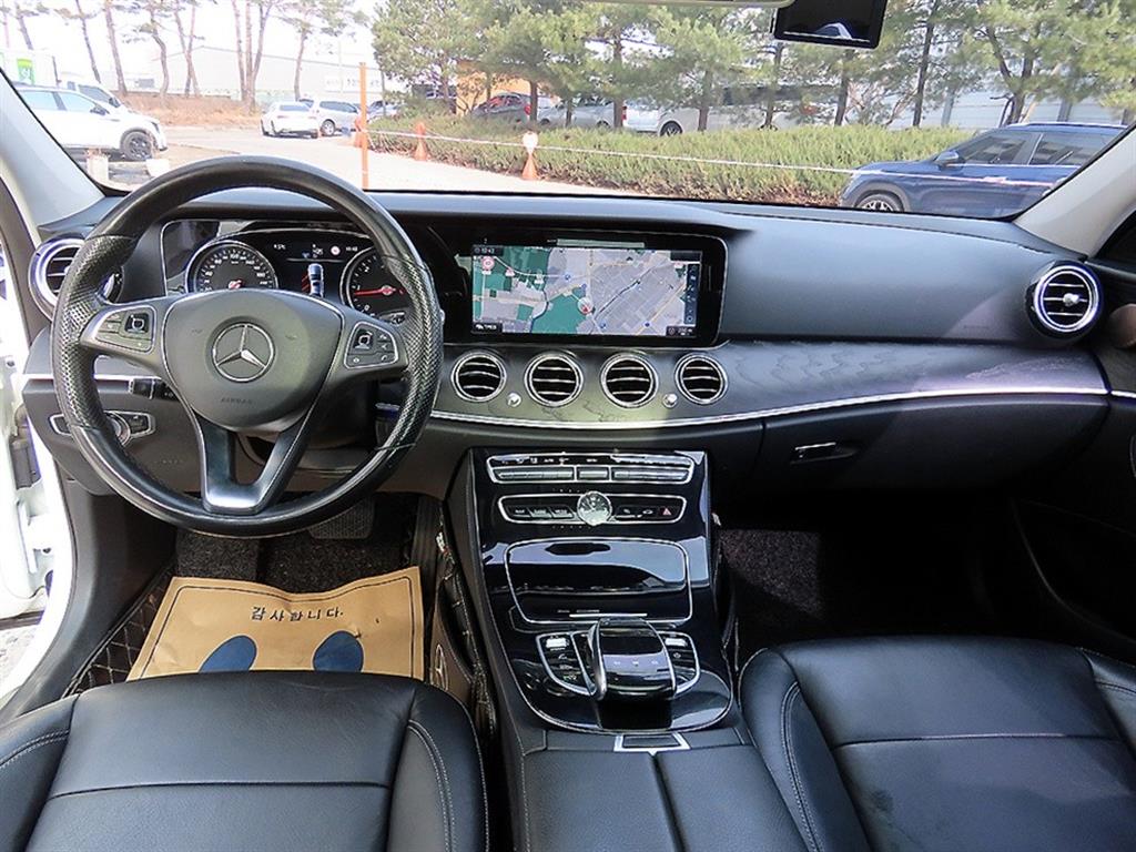 Mercedes Benz E class - Vista 7