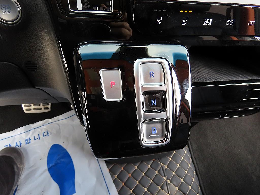 HYUNDAI Staria - Vista 11