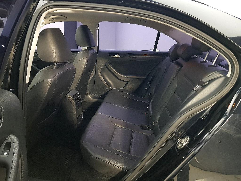 Volkswagen Jetta - Vista 9