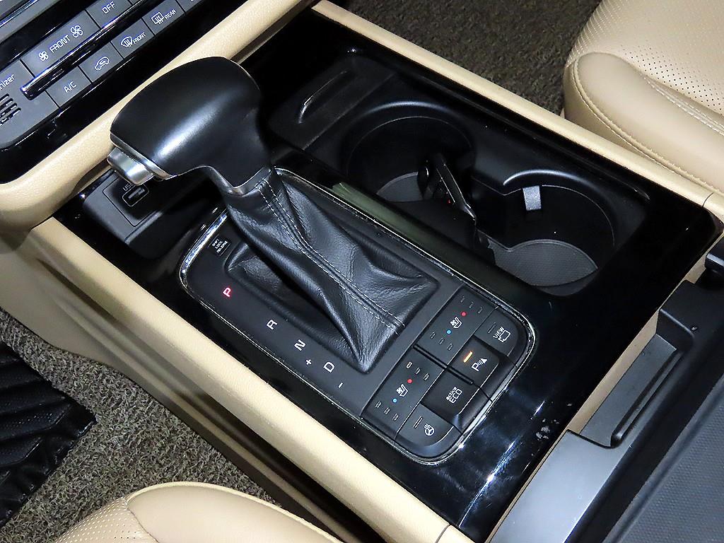 KIA Carnival - Vista 12