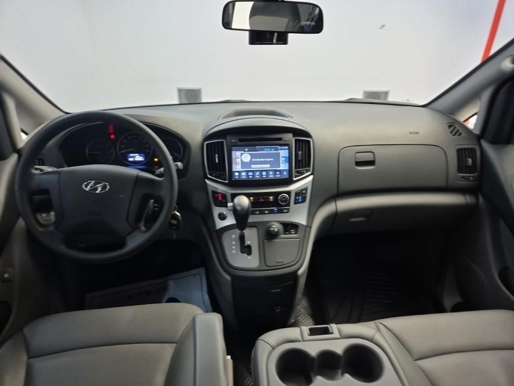 HYUNDAI Starex - Vista 7