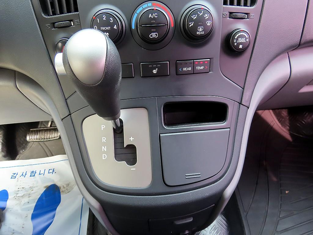 HYUNDAI Starex - Vista 11