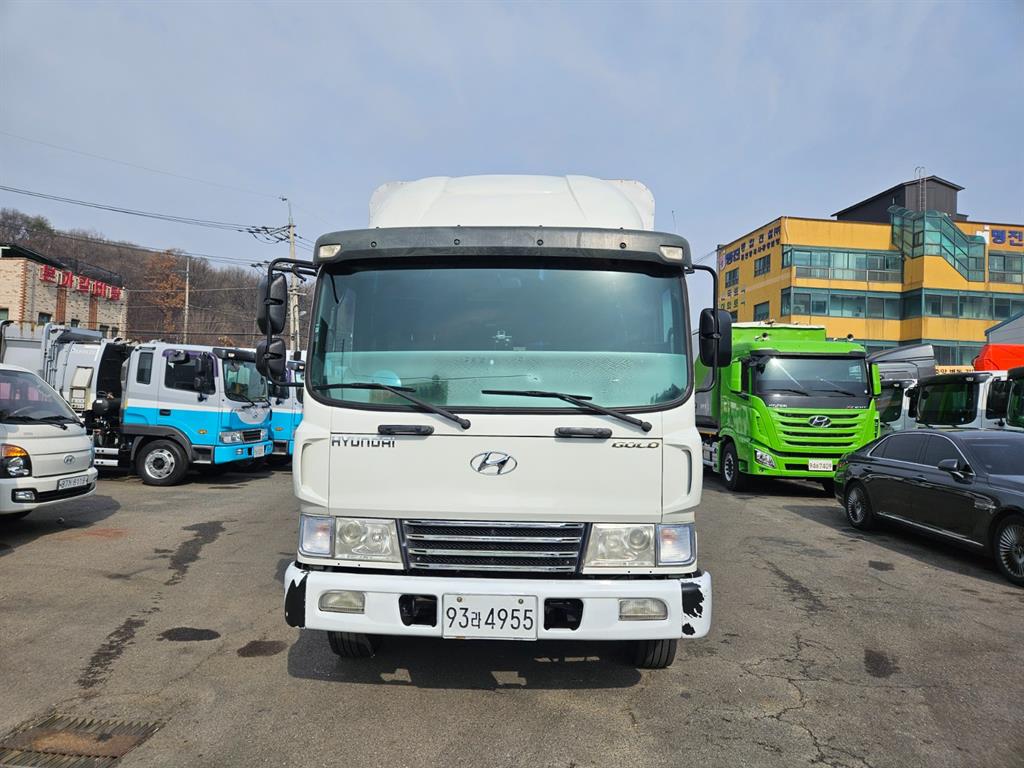 medium and large cargo truck - Vista 3