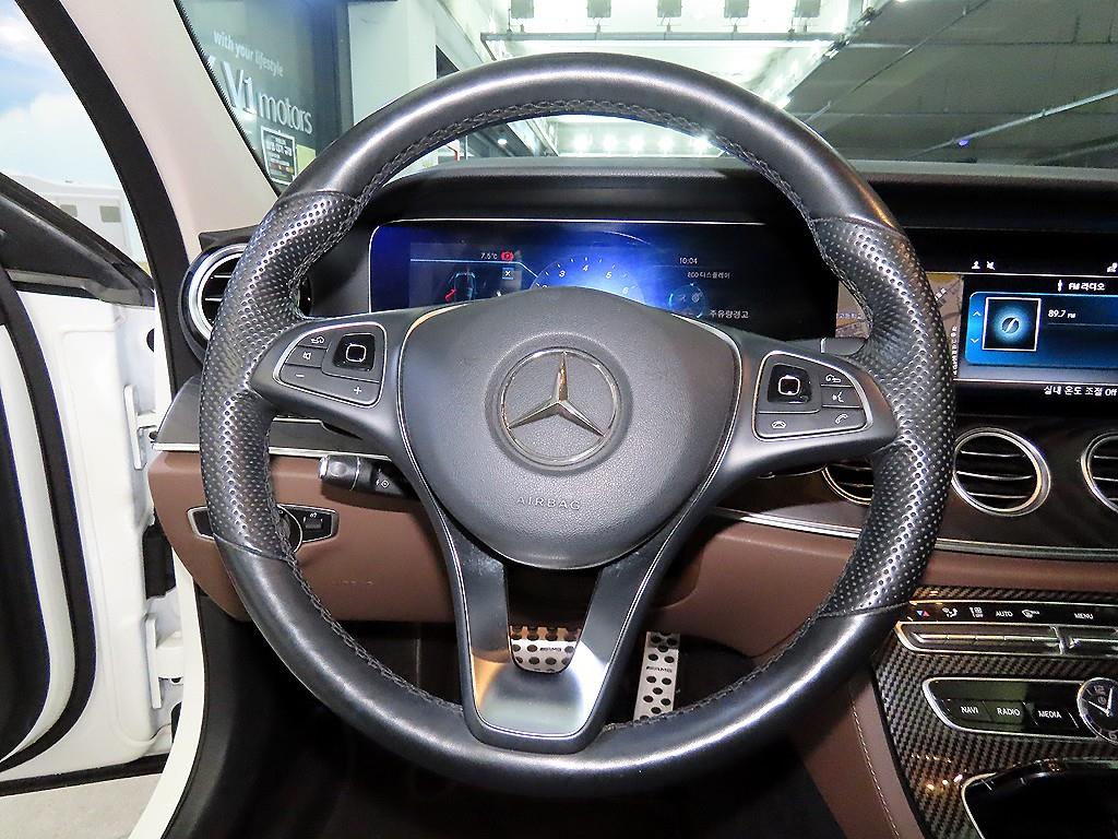 Mercedes Benz E class - Vista 8