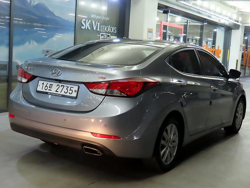 HYUNDAI Avante - Vista 4